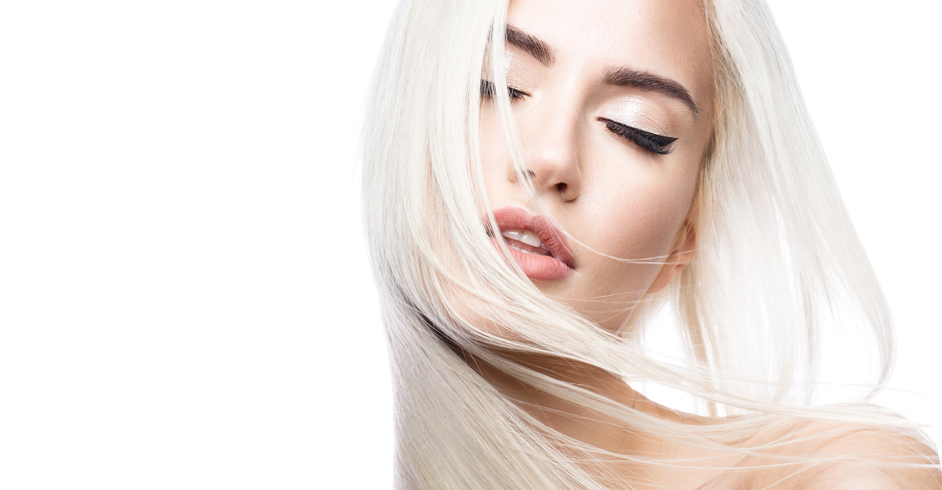 immagine ragazza vista di lato con capelli mossi castani