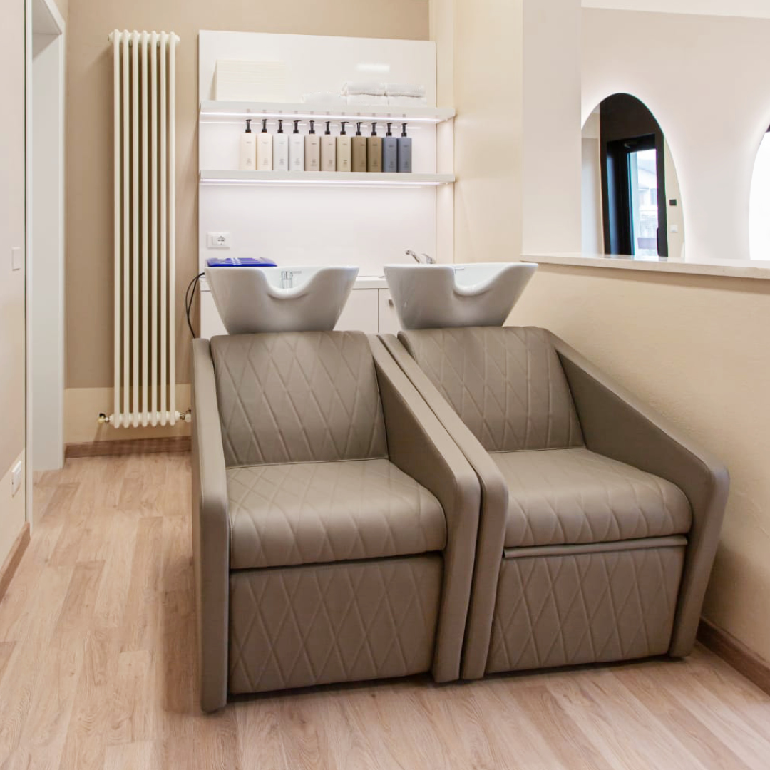 Immagine con due lavaggi beige